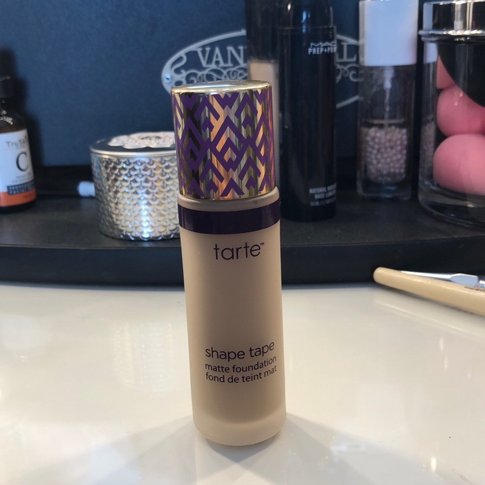 Shape tape foundation - light medium neutral
